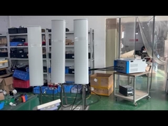 El teléfono celular de la prisión interrumpe.